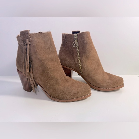 The Wishbone Collection Brown Suede Ankle with tassels Boots Size 8M - Picture 7 of 13